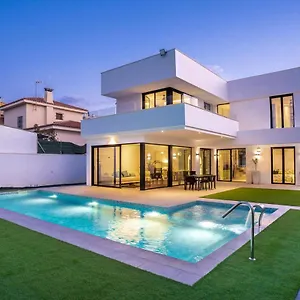 chalet-con-piscina-spa-jardin-y-cancha-de-basket.1costadelsol.com/